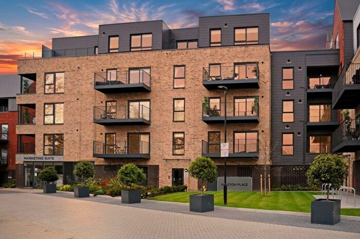 2 Bedroom Flat For Sale In Halcyon Place, Brentwood, CM14