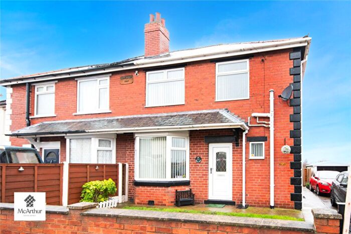 3 Bedroom Semi-Detached House For Sale In Alexandra Road, Harwoth & Bircotes, Doncaster, South Yorkshire, DN11