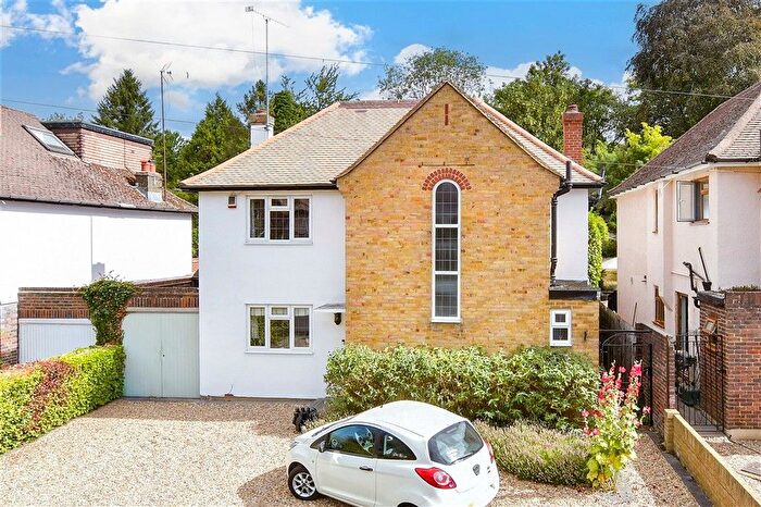 5 Bedroom Detached House For Sale In Downs Way Close, Tadworth, Surrey, KT20