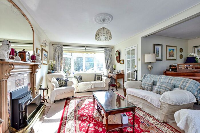 5 Bedroom Detached House For Sale In Chipperfield Road, Kings Langley, WD4