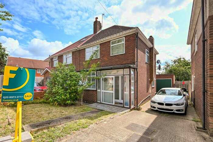 3 Bedroom Property To Rent In Hall Road, Isleworth, TW7