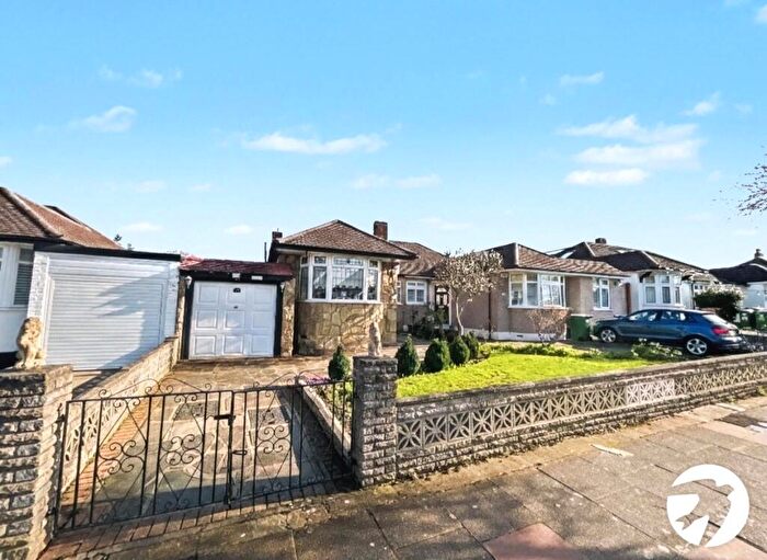 2 Bedroom Bungalow For Sale In Wren Road, Sidcup, Kent, DA14