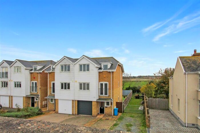 4 Bedroom Semi-Detached House To Rent In Marine Parade, Sheerness, ME12