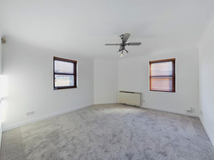 1 Bedroom Flat To Rent In Grammar School Yard, Fish Street HU1