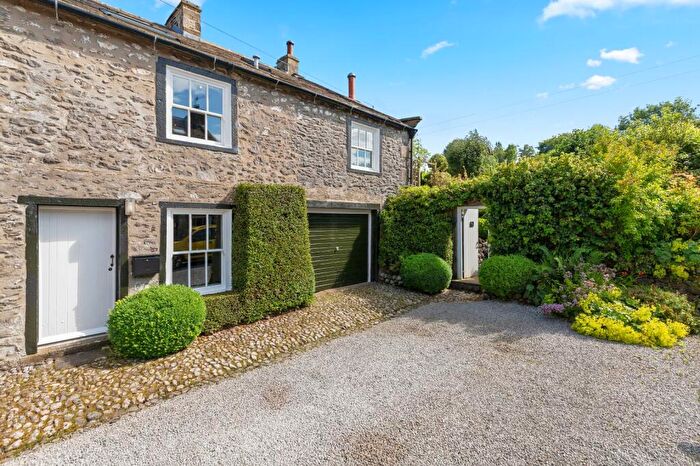 3 Bedroom End Of Terrace House For Sale In Bell Busk, Skipton, North Yorkshire, BD23