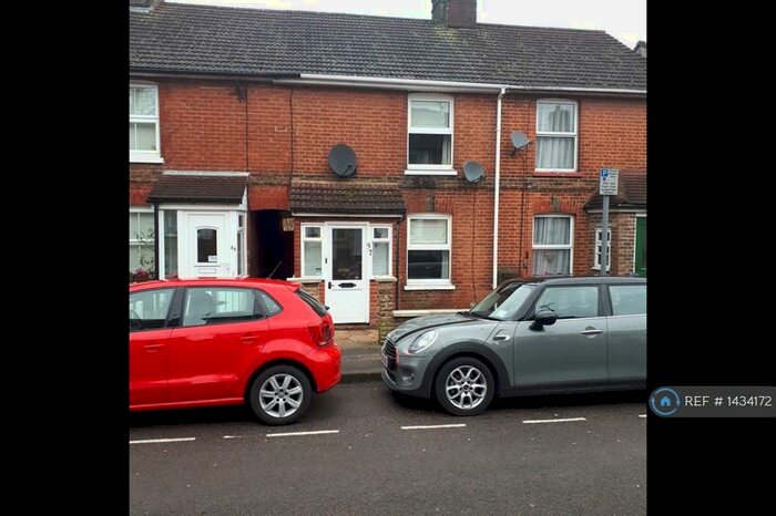 2 Bedroom Terraced House To Rent In West Street, Crawley, RH11