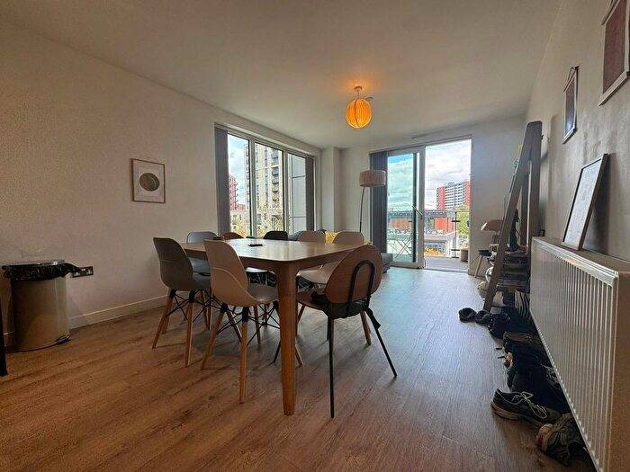 3 Bedroom Flat To Rent In Middlewood Street, Salford, M5