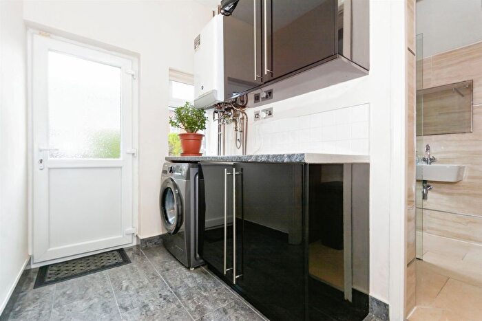 3 Bedroom End Of Terrace House For Sale In Passey Road, Birmingham, B13