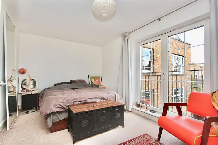 2 Bedroom Flat To Rent In Stoke Newington Road, N16