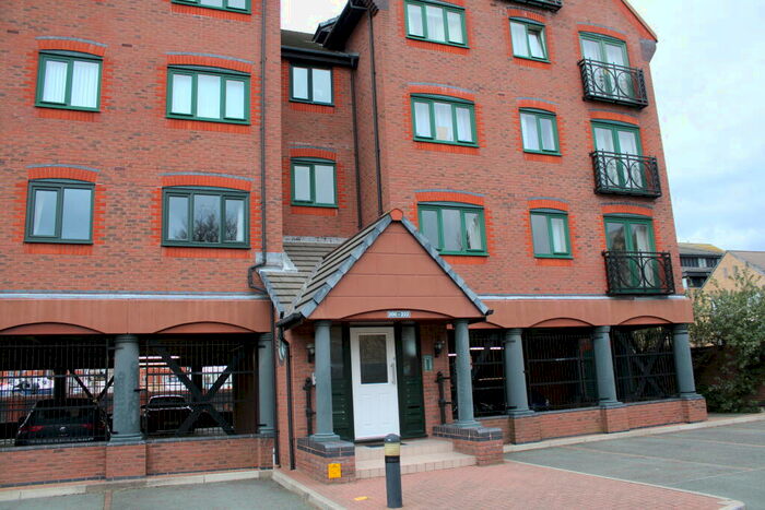 2 Bedroom Apartment To Rent In South Ferry Quay, L3