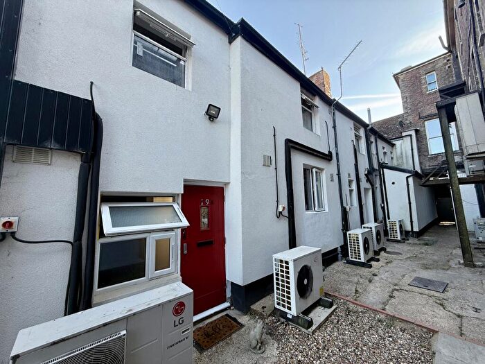 1 Bedroom Apartment To Rent In High Street South, LU6
