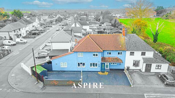 5 Bedroom Semi Detached House For Sale In Park Road, Corringham, Stanford-Le-Hope, SS17