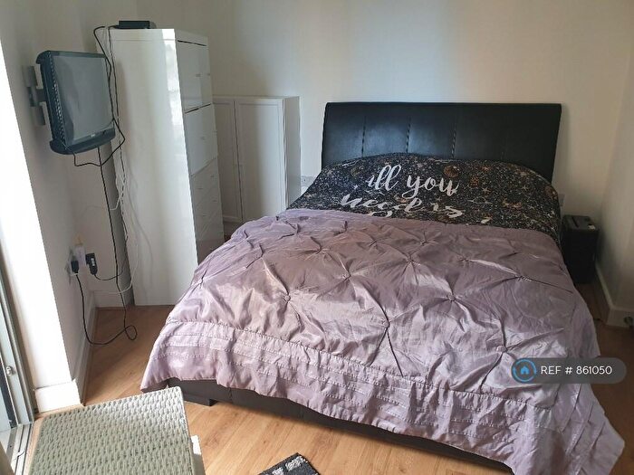 1 Bedroom Flat To Rent In Da Vinci Torre, Lewisham, London, SE13