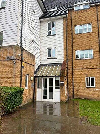 2 Bedroom Flat For Sale In Waterside, Gravesend, DA11