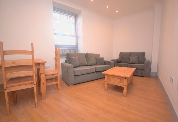 2 Bedroom Flat To Rent In London Road, Reading, Berkshire, RG1