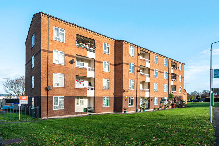 2 Bedroom Apartment For Sale In Carnarvon Close, Nottingham, NG13