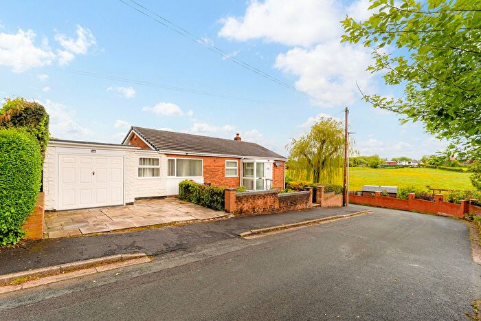 3 Bedroom Detached Bungalow For Sale In Sandyway, Wigan, WN2