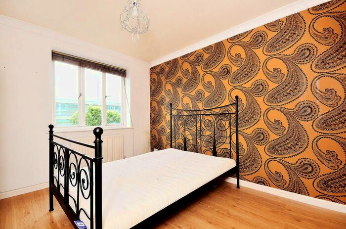 1 Bedroom Flat To Rent In Old Ford Road, Bow, London, E3