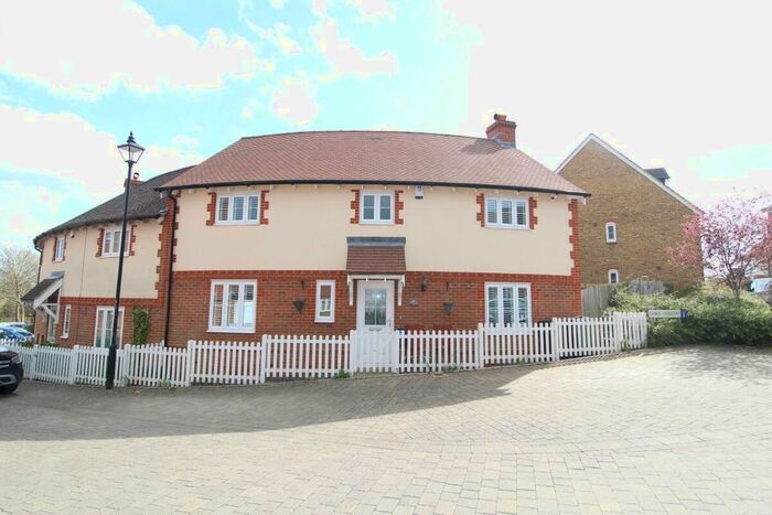 3 Bedroom Semi-Detached House To Rent In Sabre Crescent, Ashford, TN23