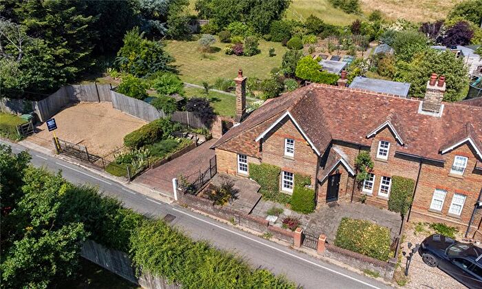 3 Bedroom Semi-Detached House For Sale In Dean Street, East Farleigh, Maidstone, Kent, ME15