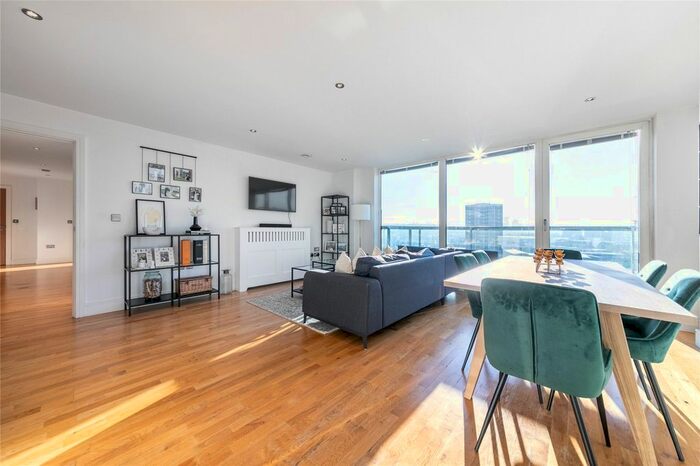 3 Bedroom Flat To Rent In Jubilee Court, Victoria Parade, London, SE10