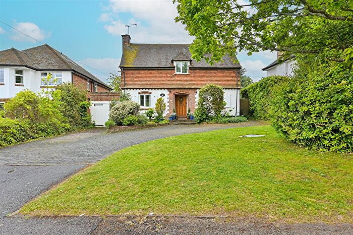 5 Bedroom Detached House For Sale In Wood End Road, Harpenden, AL5