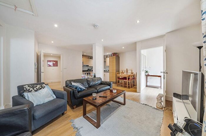 3 Bedroom Flat To Rent In John Ruskin Street, London, SE5