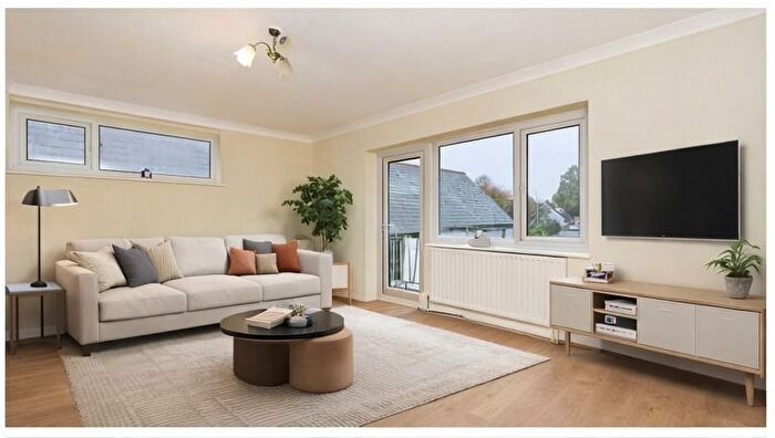 2 Bedroom Maisonette For Sale In High Street, Hayes, UB3