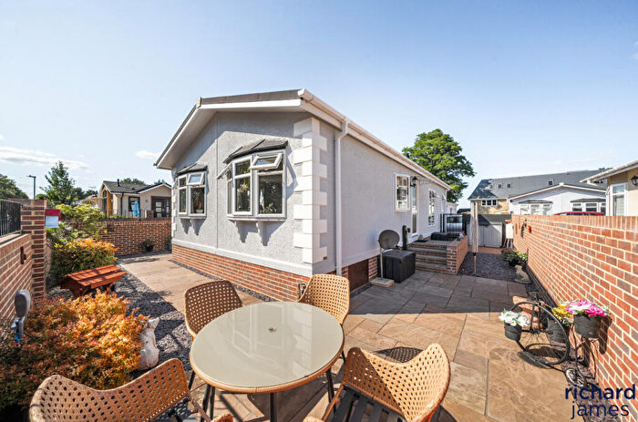 2 Bedroom Park Home For Sale In Greenfields, Lyneham, SN15