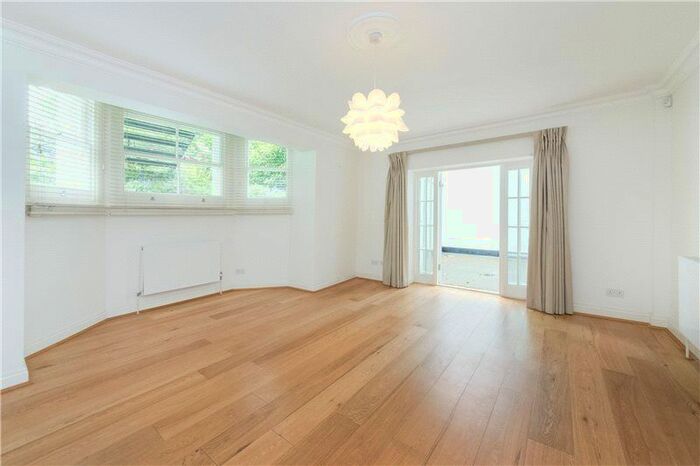2 Bedroom Flat To Rent In Onslow Square, South Kensington, London, SW7