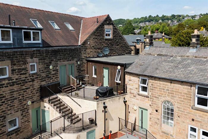 2 Bedroom Maisonette For Sale In Matlock Green, Matlock, DE4