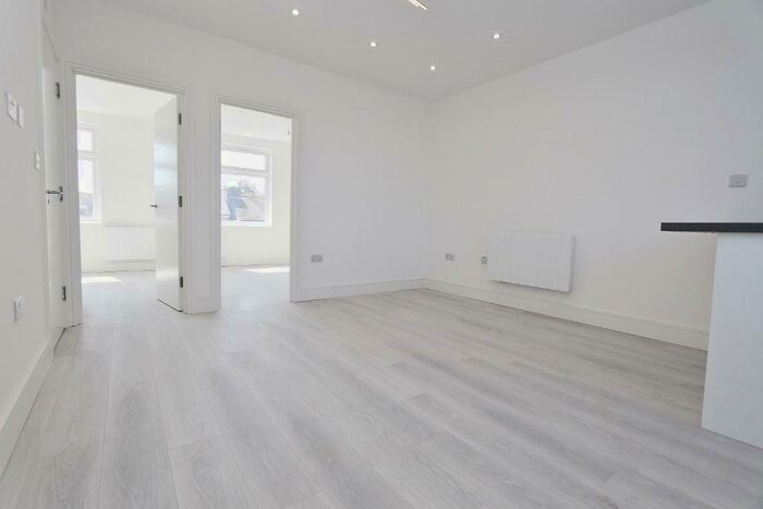 2 Bedroom Apartment To Rent In Collier Row Road, Romford, London, RM5