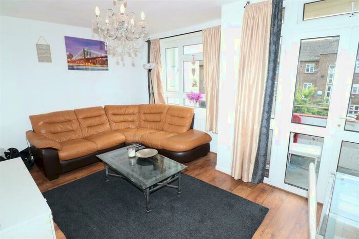 2 Bedroom Apartment To Rent In Howland Estate, Canada Water, London, SE16