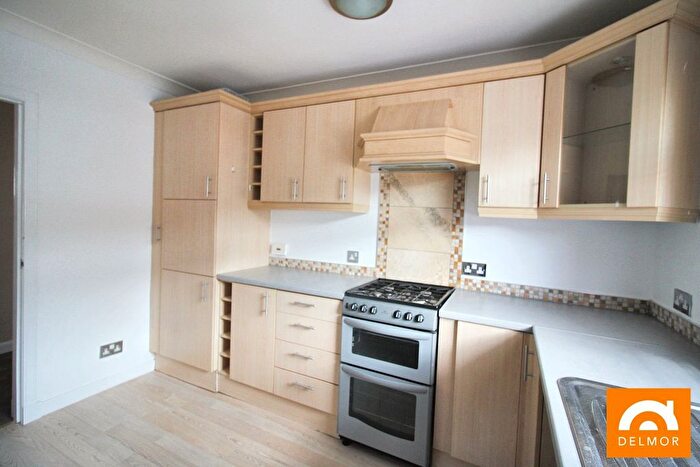 3 Bedroom Semi-Detached House For Sale In West Park Avenue, Leslie, KY6