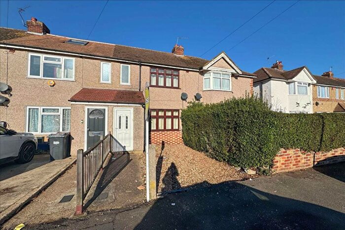 3 Bedroom Terraced House For Sale In Cranleigh Road, Feltham, Middlesex, TW13