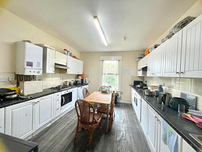 9 Bedroom Terraced House To Rent In Cardigan Road, Headingley, Leeds, LS6