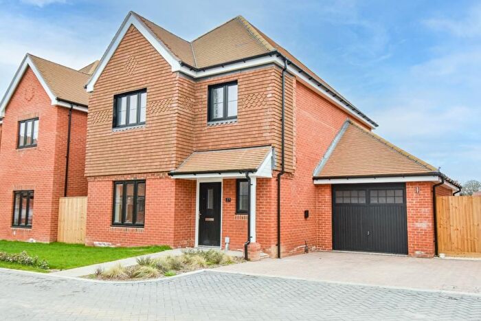 3 Bedroom Detached House For Sale In Ashford Hill, Thatcham, RG19