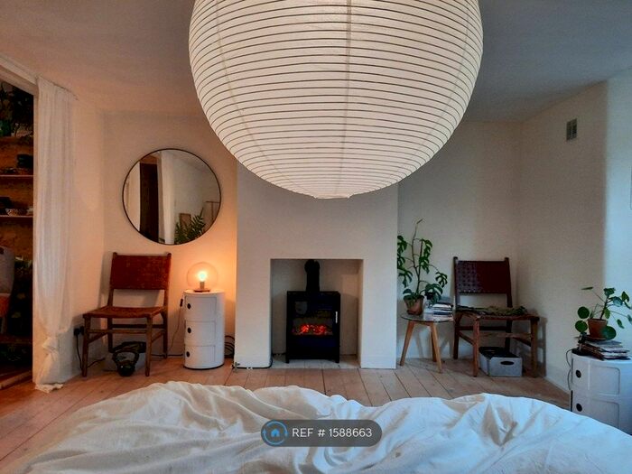 1 Bedroom Flat To Rent In Angles Road, London, SW16