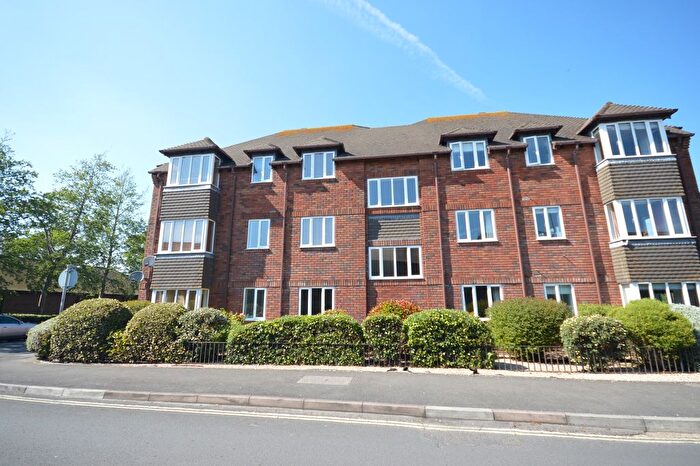 2 Bedroom Flat To Rent In Lymington, Hampshire, SO41
