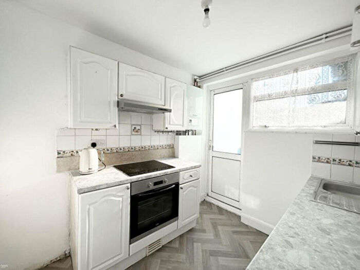 2 Bedroom Maisonette To Rent In Everton Drive, Stanmore, HA7