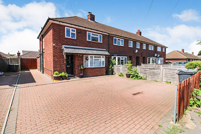 3 Bedroom Semi-Detached House For Sale In Belam Way, Sandy, SG19