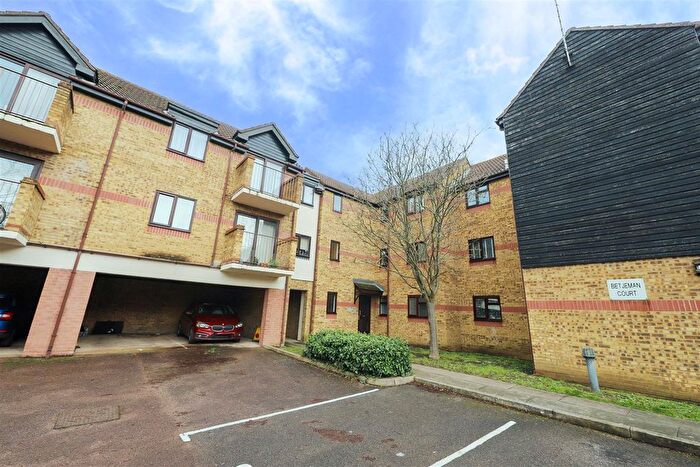 1 Bedroom Studio For Sale In Betjeman Court, Bentinck Road, Yiewsley, West Drayton, UB7