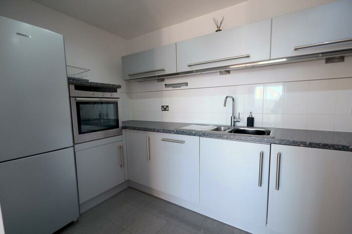 2 Bedroom Flat To Rent In Roma, Victoria Wharf, Watkiss Way, Cardiff, City Of Cardiff., CF11
