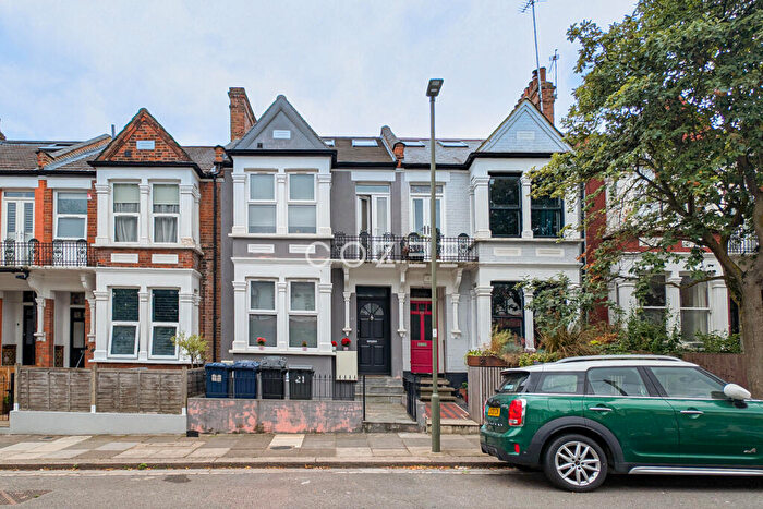 1 Bedroom Terraced House To Rent In Sylvester Road, N2