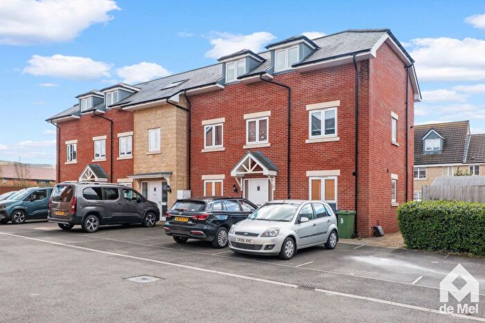 2 Bedroom Flat For Sale In Fotescue Road, Bishops Cleeve, Cheltenham, GL52