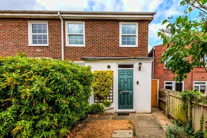3 Bedroom End Of Terrace House To Rent In Spinney Close, New Malden, Surrey, KT3
