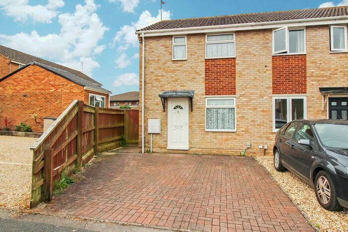 2 Bedroom End Of Terrace House To Rent In Kilsyth Close, Freshbrook, Swindon, SN5