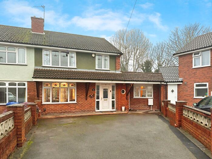 4 Bedroom Semi Detached House For Sale In Kipling Avenue, Bilston, Wolverhampton, WV14