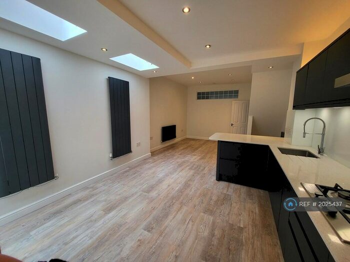 3 Bedroom Terraced House To Rent In Gordon Road, Birmingham, B17