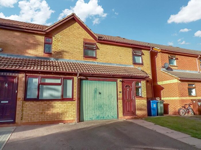 3 Bedroom Semi-Detached House To Rent In Parklands, Banbury, Oxon, OX16